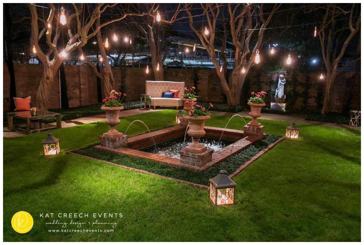 outdoor wedding | modern garden wedding | wedding lounge furniture | Edison bulbs | wedding lighting | Kat Creech Events