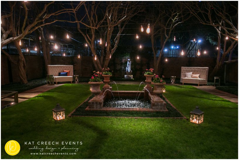 outdoor wedding | modern garden wedding | wedding lounge furniture | Edison bulbs | wedding lighting | Kat Creech Events
